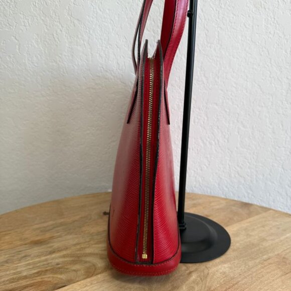 Louis Vuitton Red Epi Handbag - Picture 3 of 12